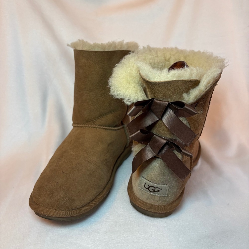 UGG Bailey Bow II Chestnut Suede Sheepskin Boots 1016225 Womens 5